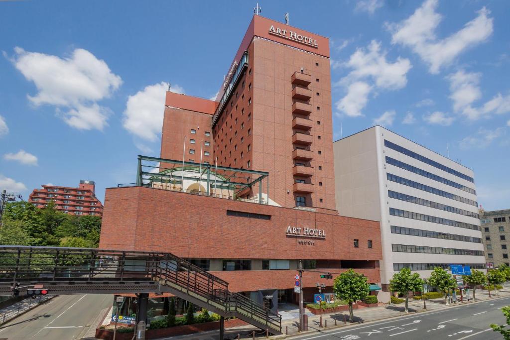 A red-brick city hotel under a clear sky.